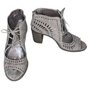 Vince Camuto Tarita Laser Cutout Lace Up Bootie Sandals Tan Suede Size 7.5